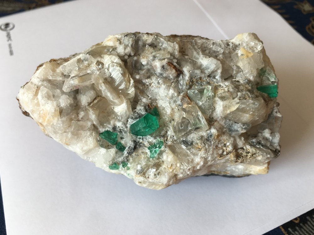 Beryl (variety emerald), Quartz, Fluorite, Calcite
10cm across
(Autor: Fiebre Verde)