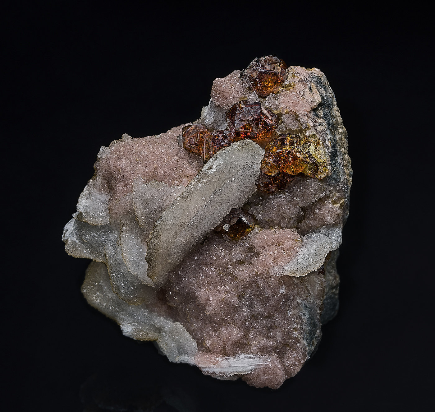 Sphalerite, Quartz
5.0 x 5.4 cm
(Autor: am mizunaka)