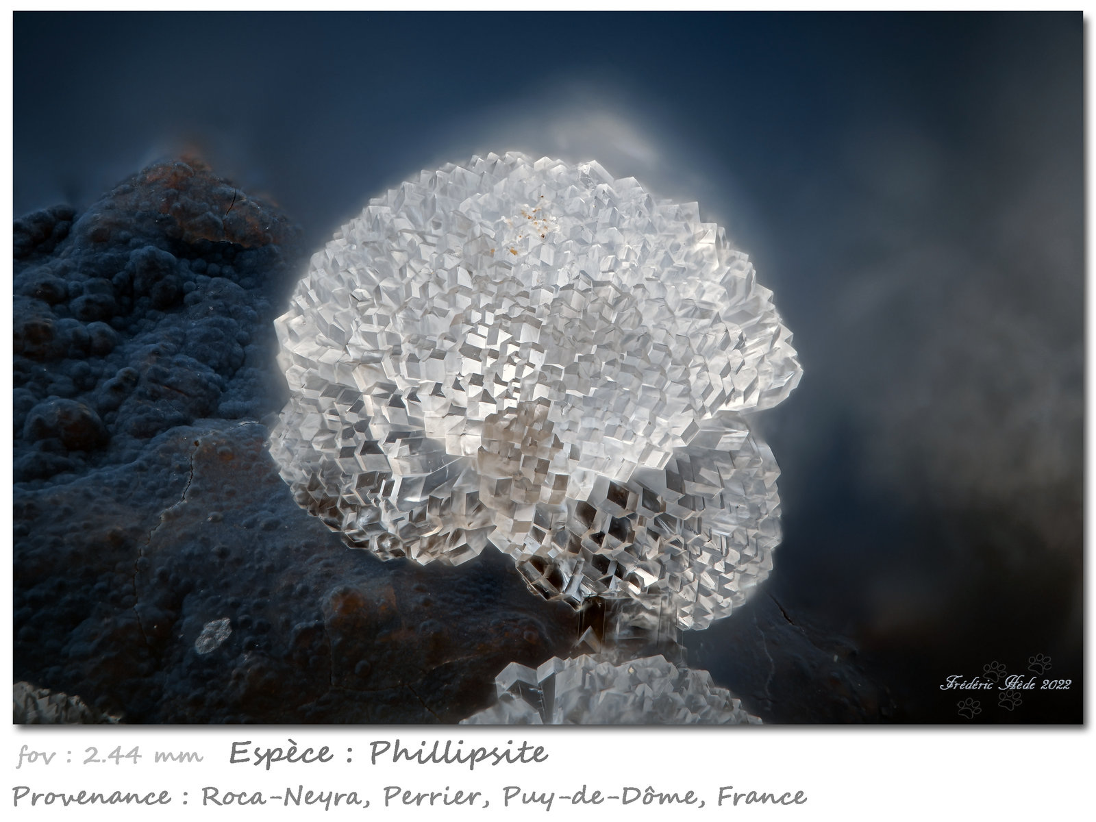 Phillipsite
fov 2.44 mm
(Autor: ploum)