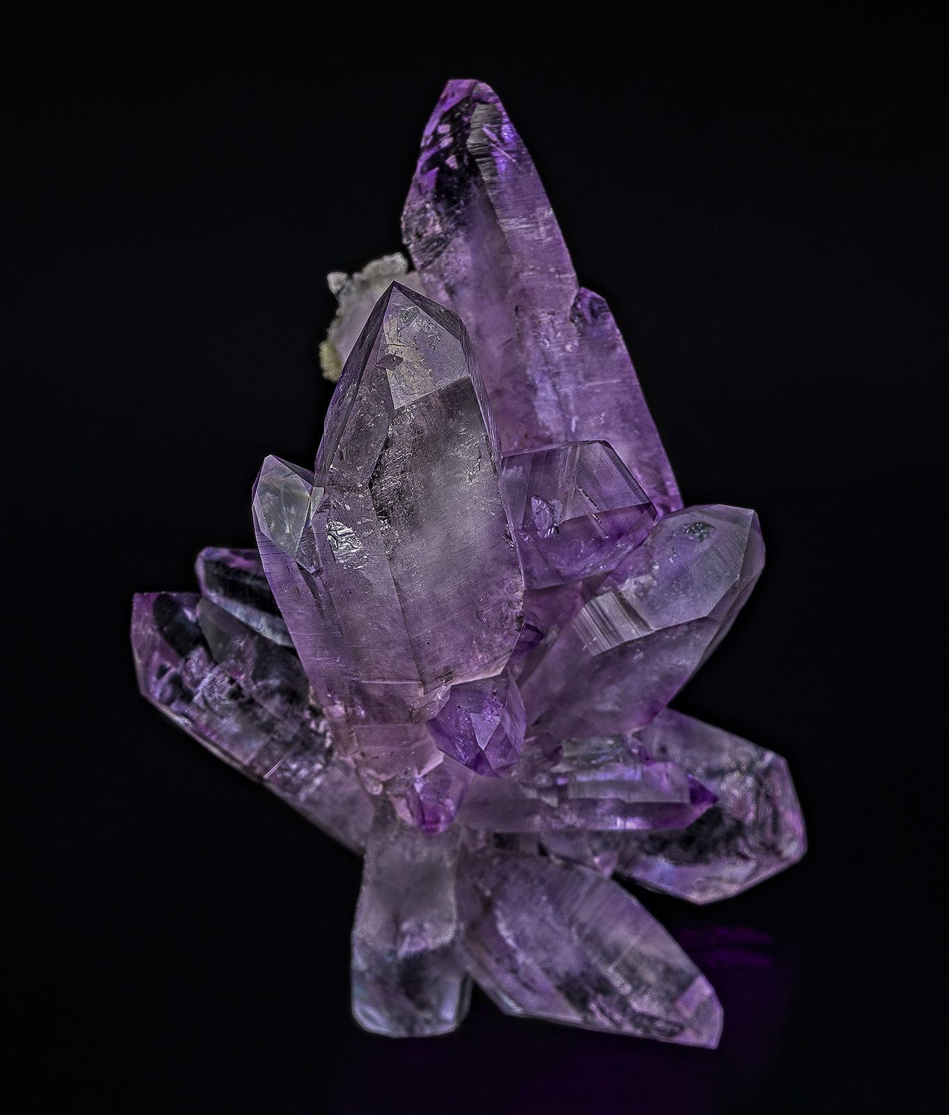 Quartz (variety amethyst)
6.7 x 5.1 cm
(Autor: am mizunaka)
