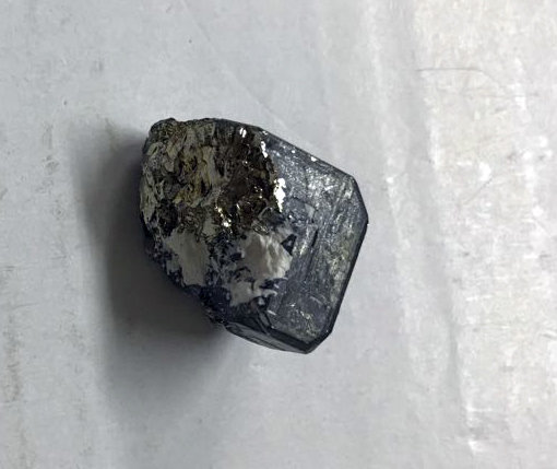 Chalcocite-covered pyrite
crystal 2 cm
(Autor: Cesar M. Salvan)