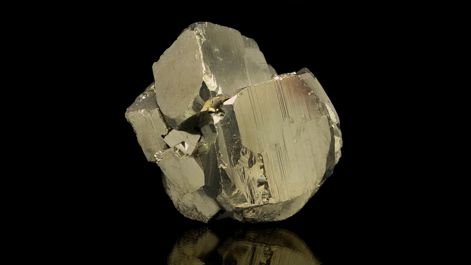 Pyrite
mm.90x80x60
(Autor: Diego Pucci)