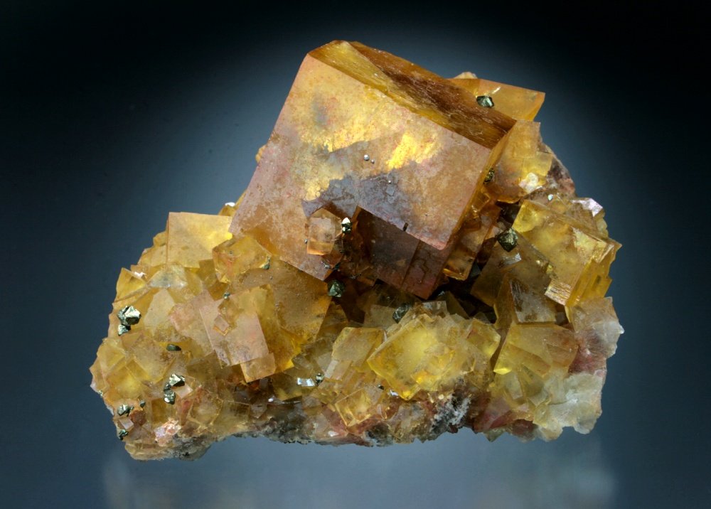 Fluorite with Chalcopyrite
9x7x5 cm overall size.
(Autor: Jesse Fisher)