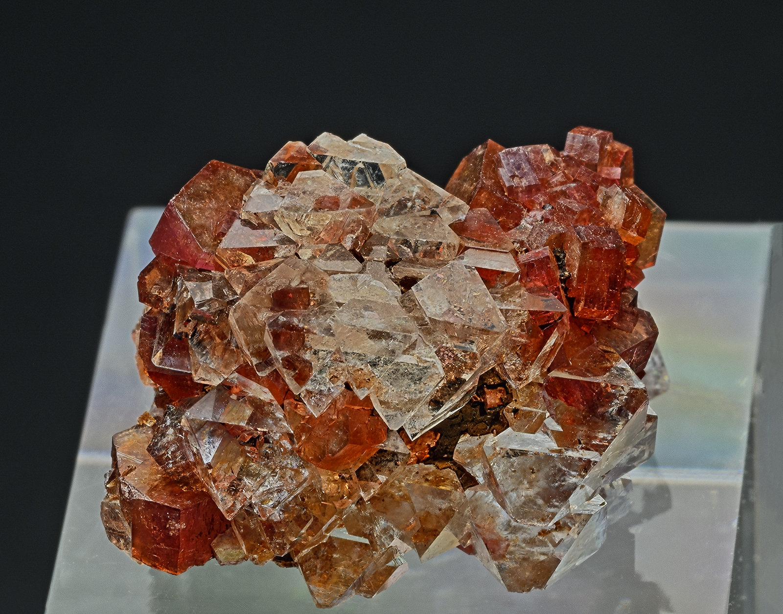 Pyrosmalite, Fluorite
1.8 x 1.5 x 1.0 cm
(Autor: am mizunaka)