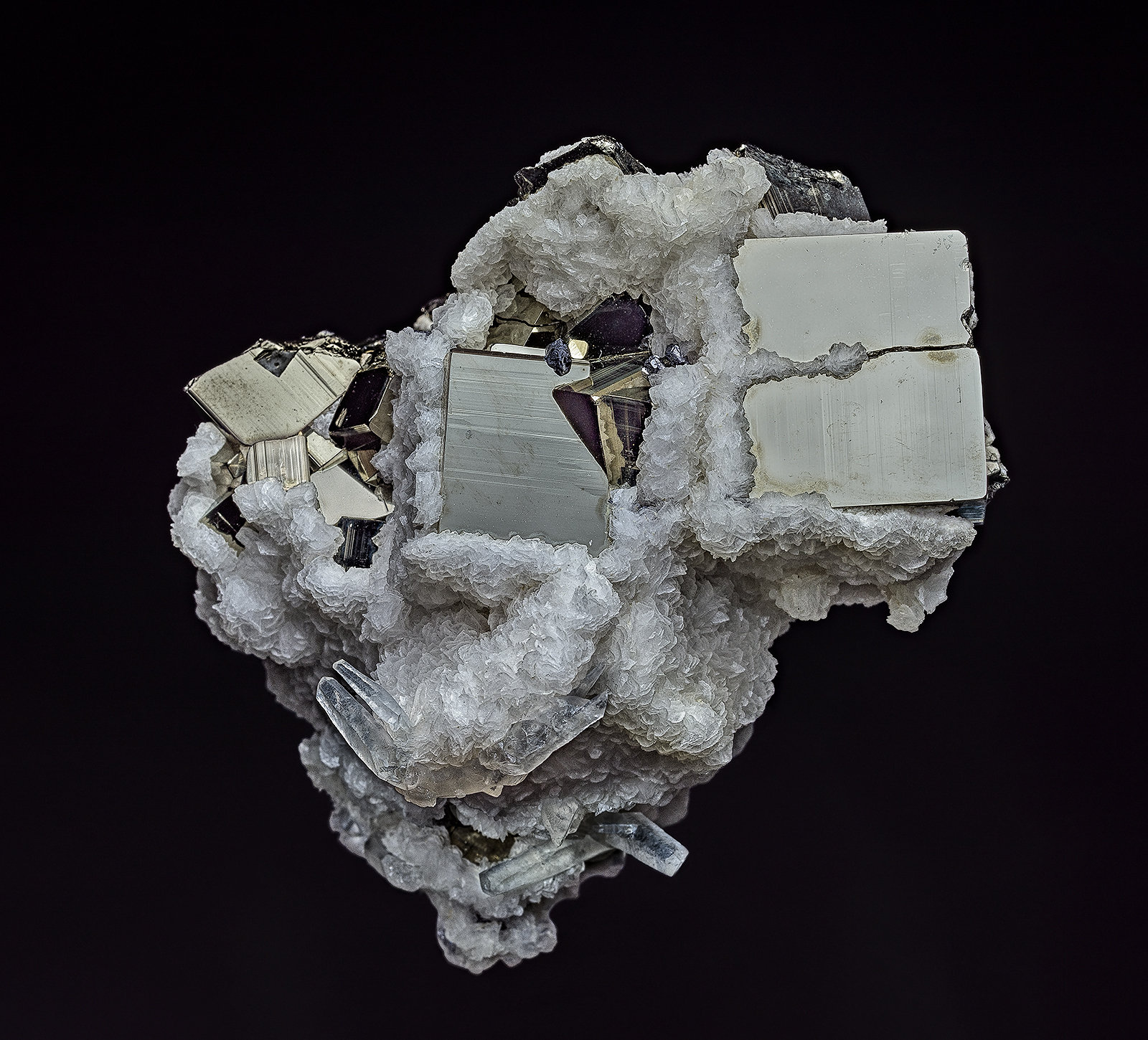 Pyrite, Calcite, Galena
6.0 x 4.7 cm
(Autor: am mizunaka)