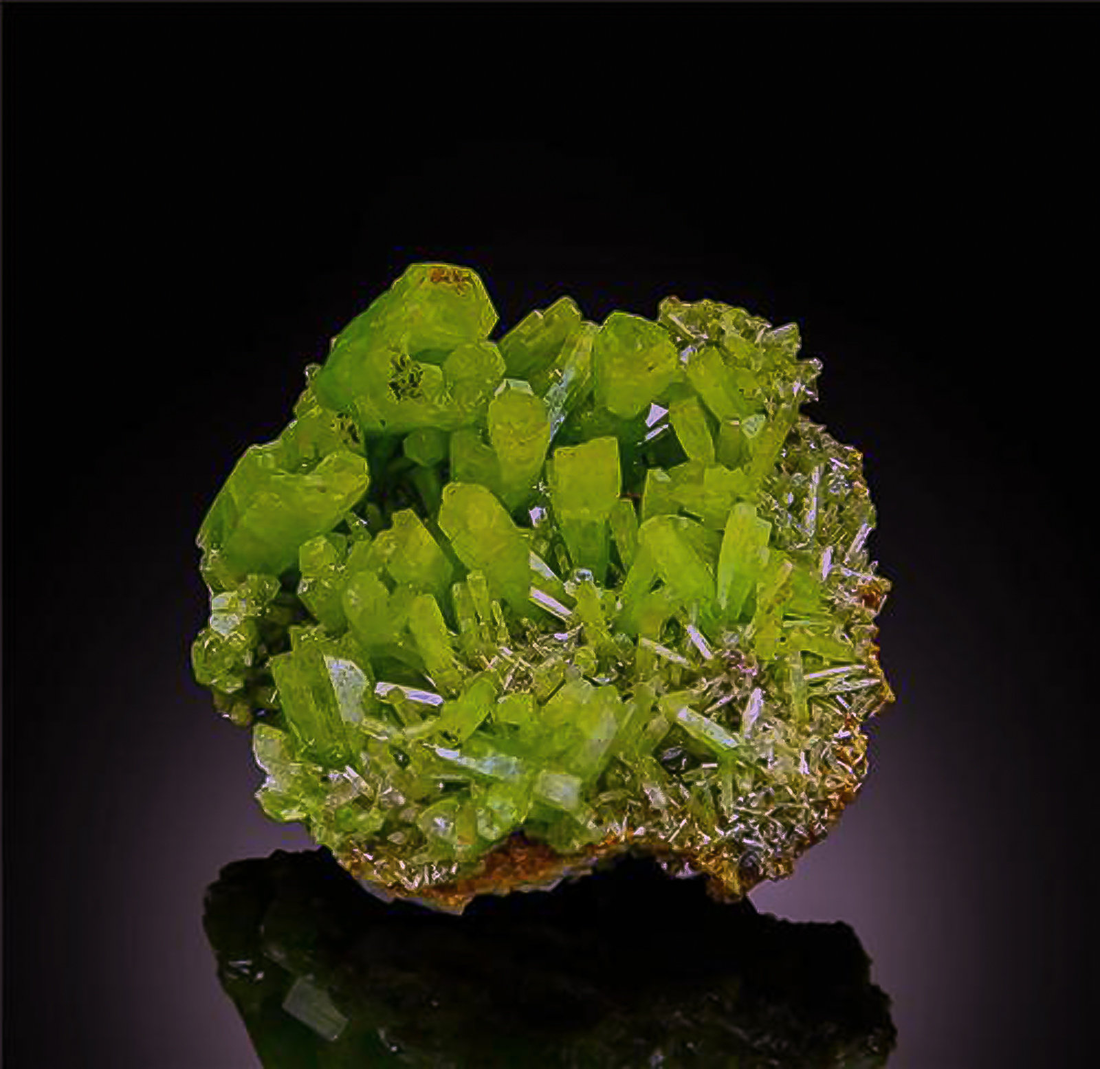 Pyromorphite
H: 4cm x W: 4cm x D: 1.6cm
(Autor: Adrian Pripoae)