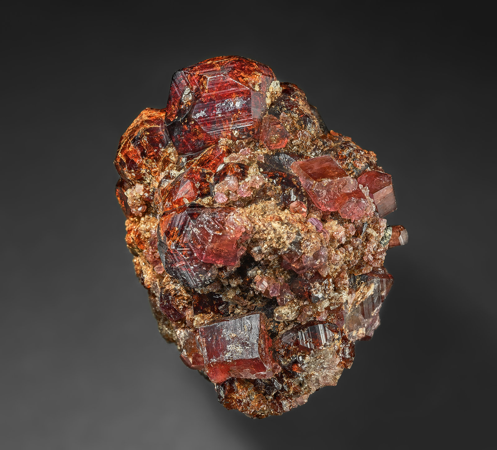 Spessartine, Pyrosmalite
3.3 x 3.1 cm
(Autor: am mizunaka)