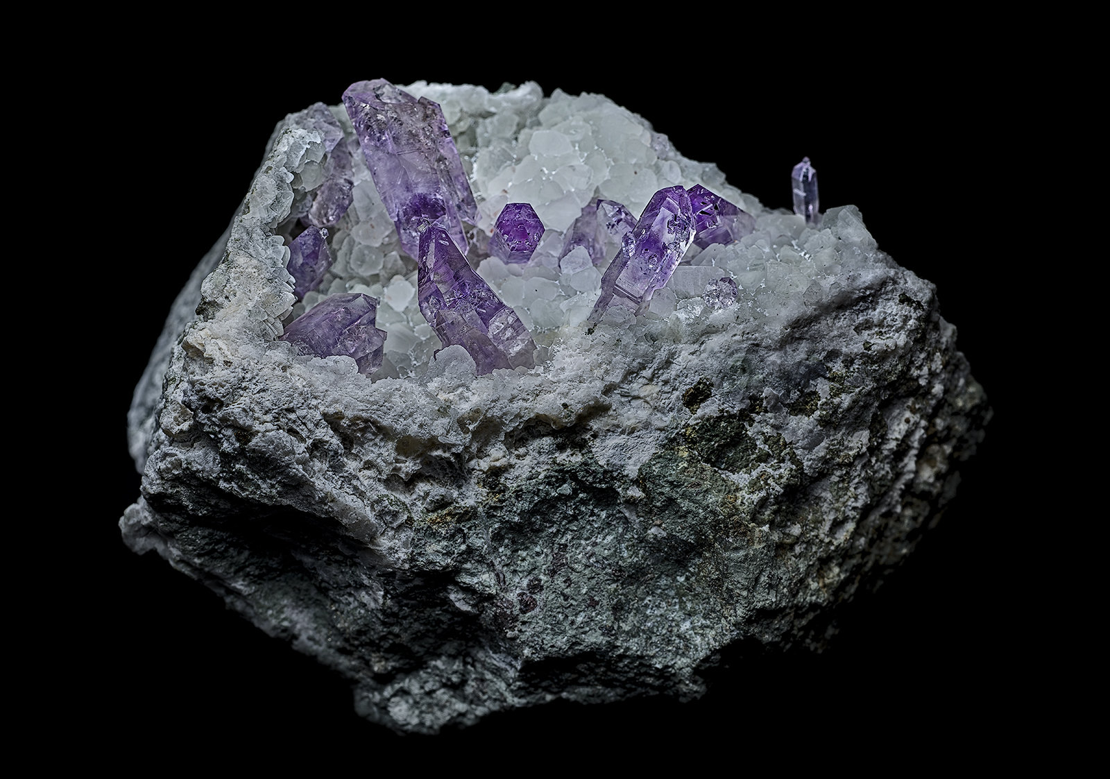 Quartz (variety amethyst), Calcite
7.6 x 5.1 cm
(Autor: am mizunaka)