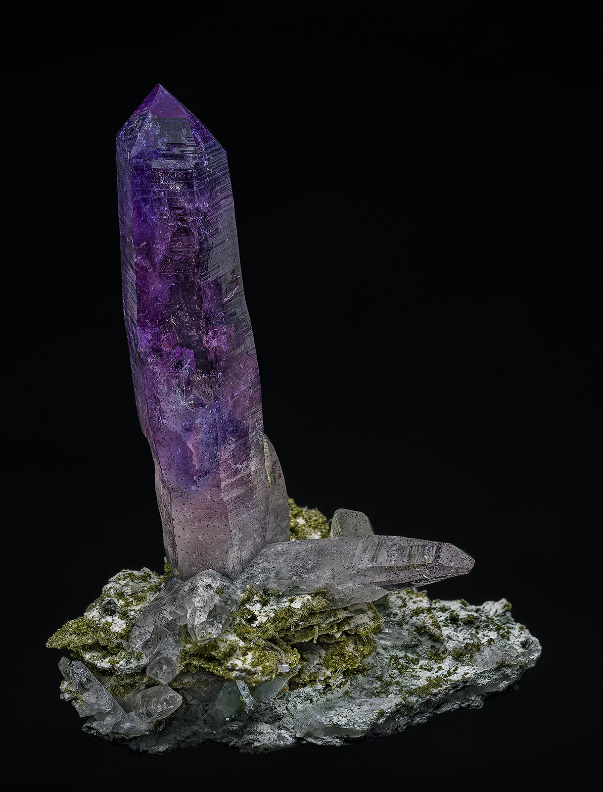 Quartz (variety amethyst), Epidote
4.5 x 7.2 cm
(Autor: am mizunaka)