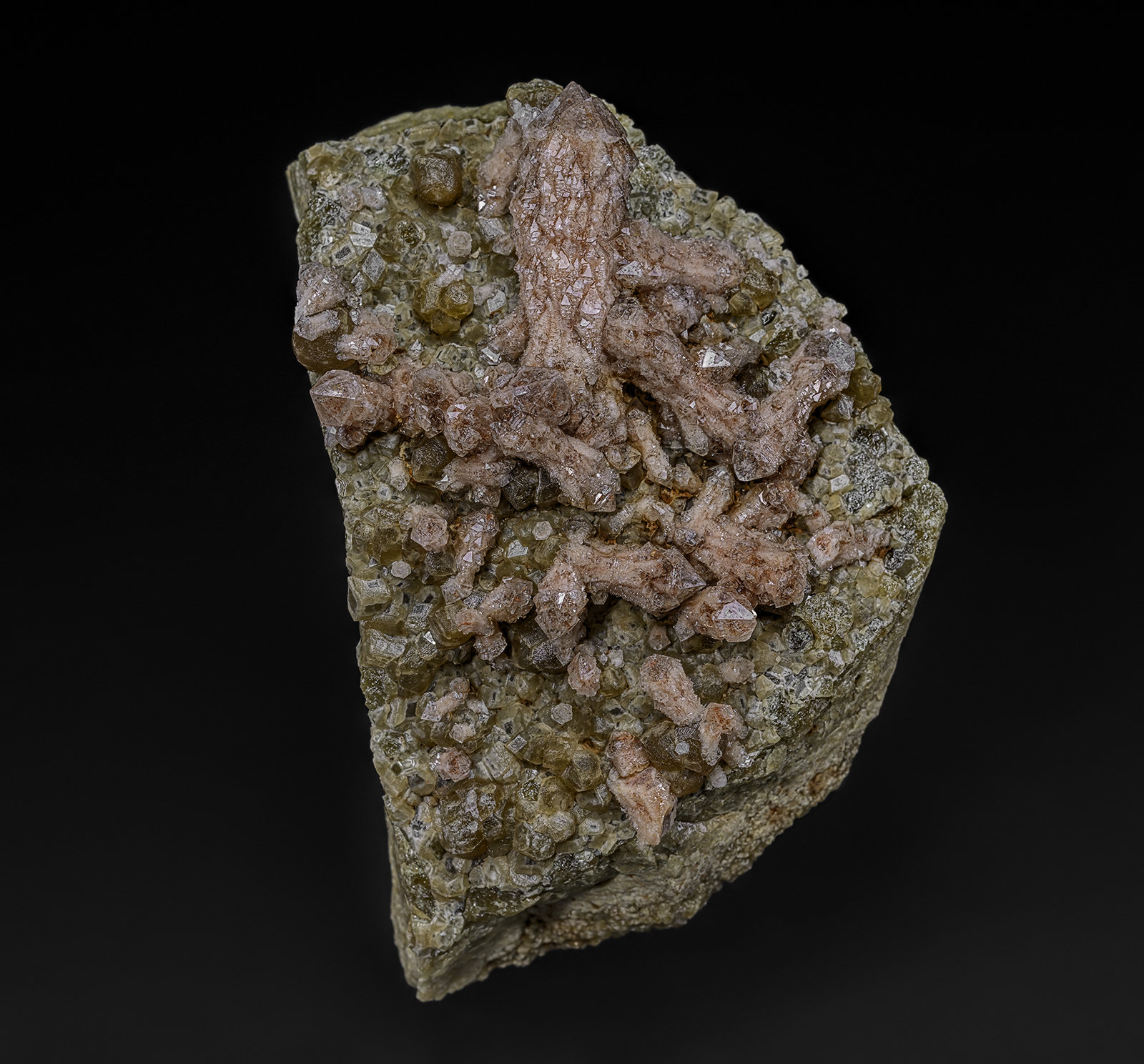 Quartz, Andradite
6.4 x 4.3 cm
(Autor: am mizunaka)