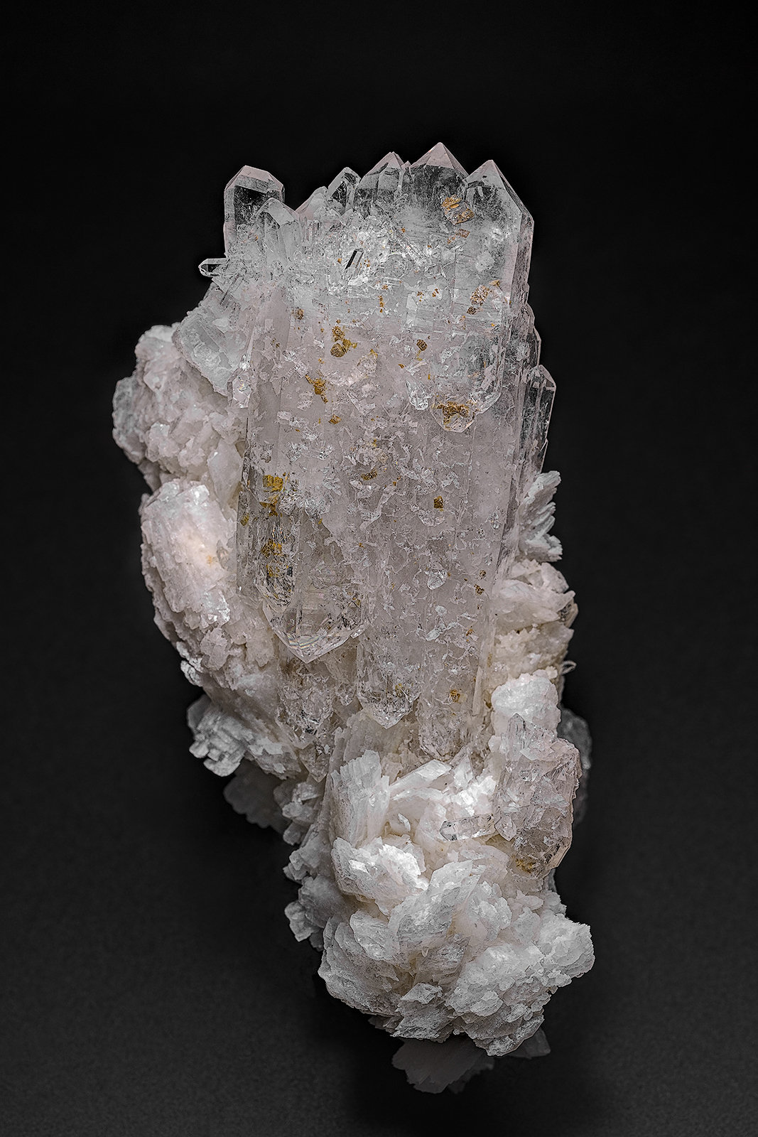 Quartz, Orthoclase (variety adularia)
8.9 x 4.3 cm
(Autor: am mizunaka)