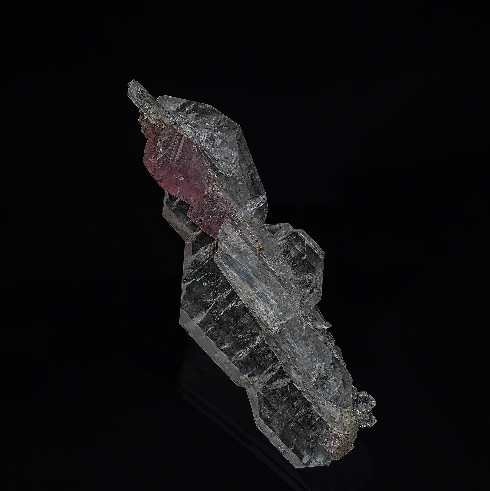Quartz, Fluorapatite
5.3 x 2.0 cm
(Autor: am mizunaka)