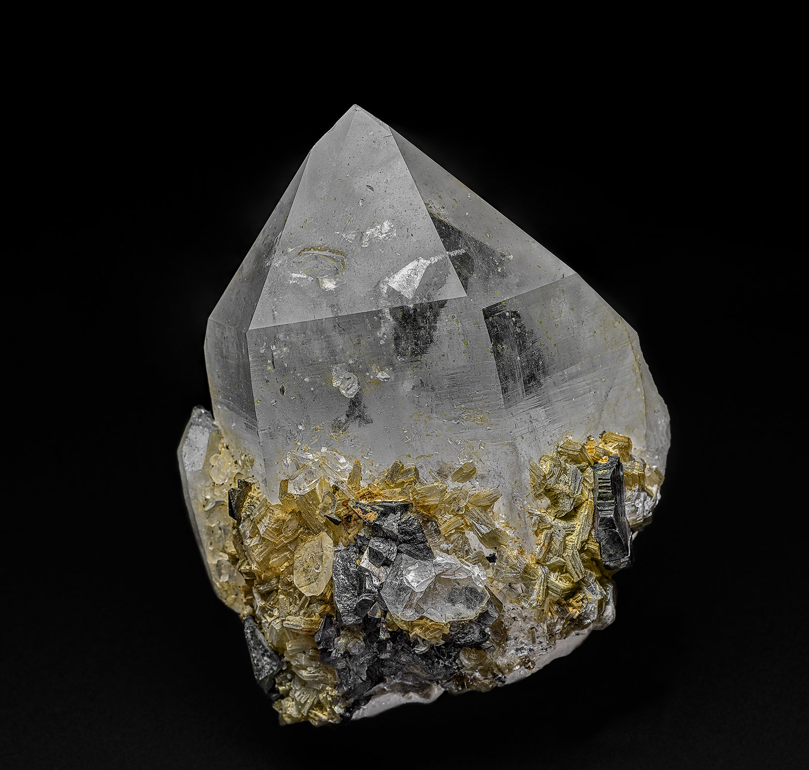 Quartz, Muscovite, Arsenopyrite
7.0 x 5.5 cm
(Autor: am mizunaka)