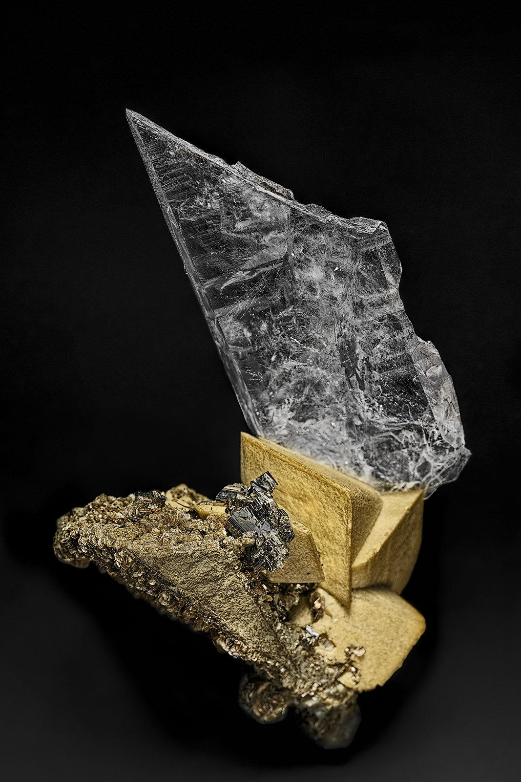 Quartz, Siderite, Arsenopyrite
6.3 x 10.1 cm
(Autor: am mizunaka)
