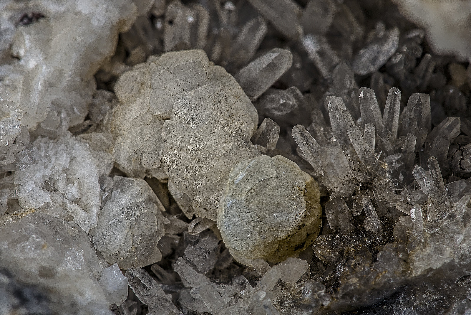 Quartz, Calcite
(Autor: am mizunaka)