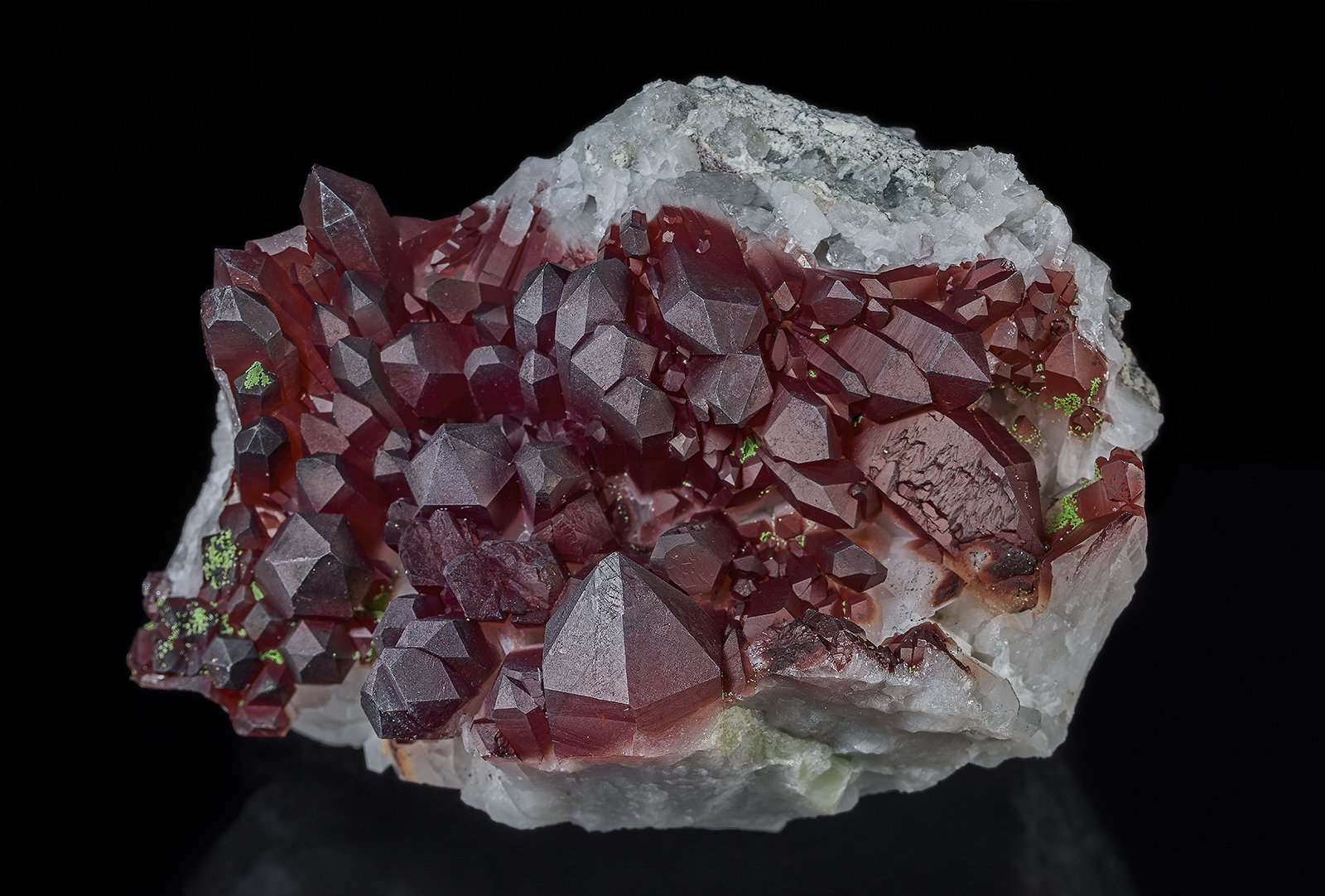 Quartz, Nickelaustinite
7.2 x 5.4 cm
(Autor: am mizunaka)