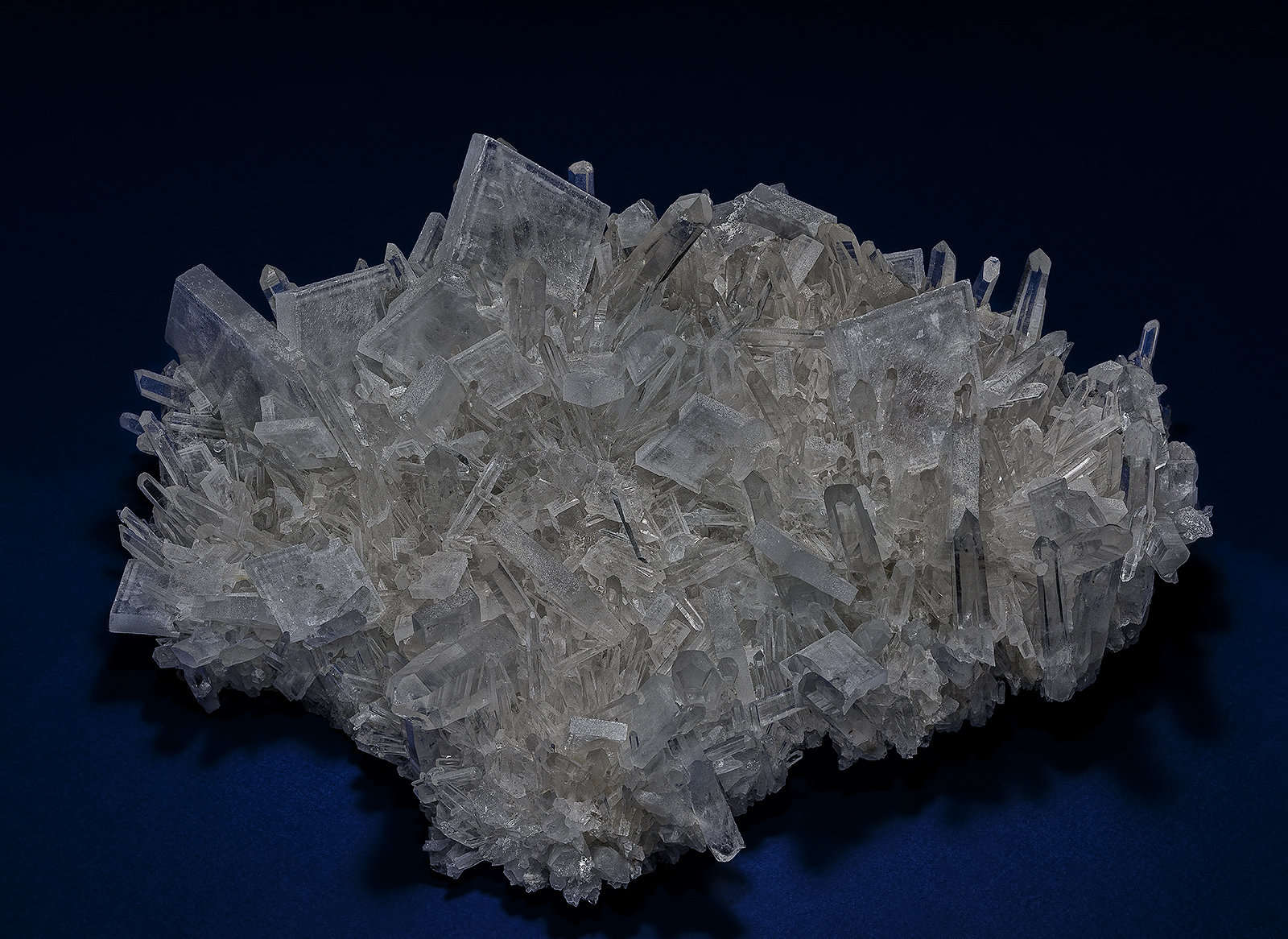 Quartz, Barite
25.4 x 17.8 cm
(Autor: am mizunaka)