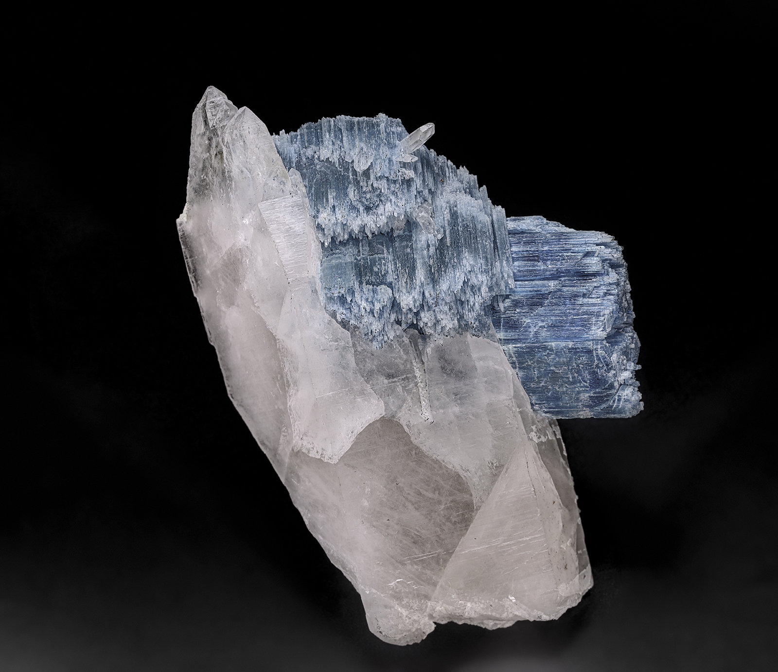 Quartz, Beryl
9.7 x 7.0 cm
(Autor: am mizunaka)