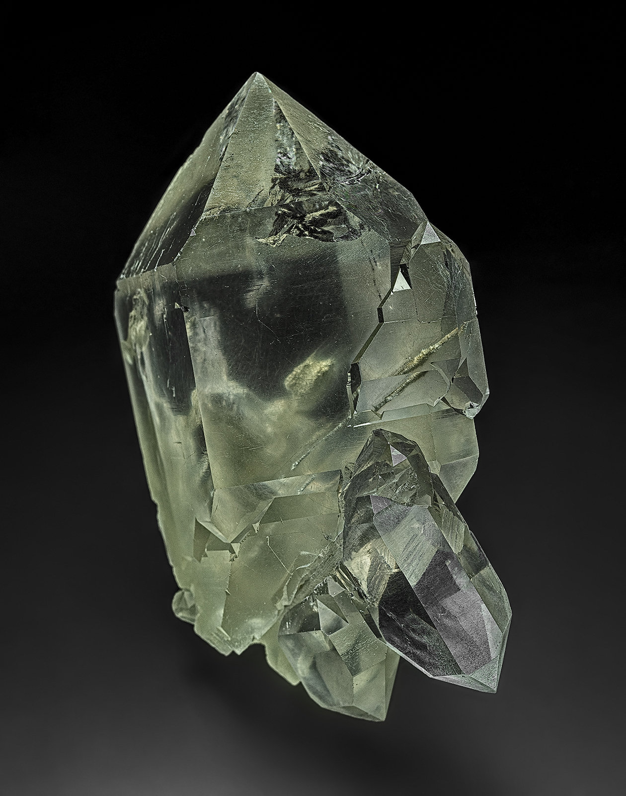 Quartz, Actinolite (variety byssolite)
11.0 x 7.2 cm
(Autor: am mizunaka)