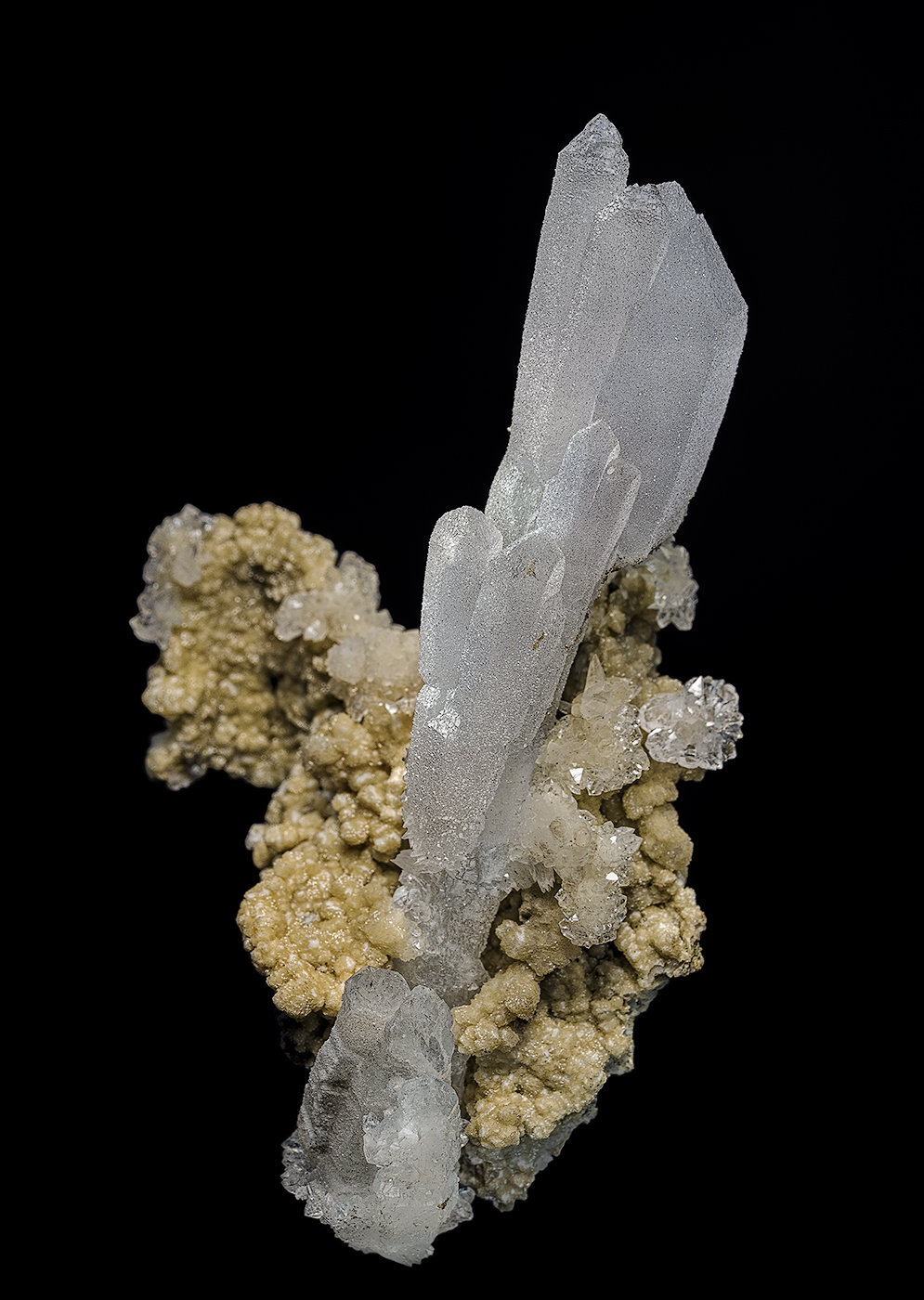 Quartz, Calcite
8.5 x 5.1 cm
(Autor: am mizunaka)