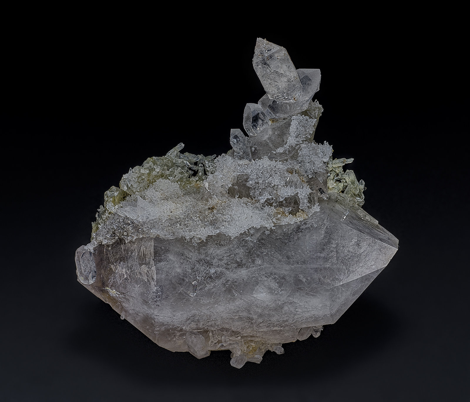Quartz, Calcite
6.0 x 5.6 cm
(Autor: am mizunaka)