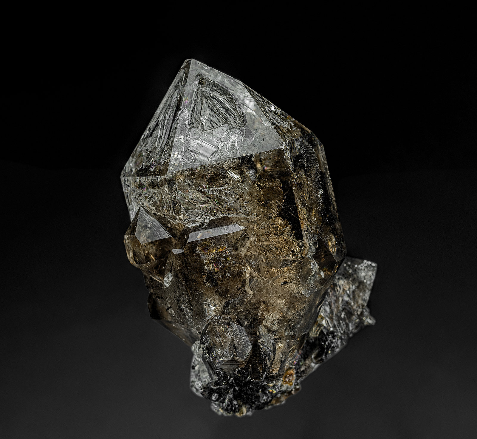 Quartz (variety smoky quartz), Calcite
5.4 x 2.8 cm
(Autor: am mizunaka)