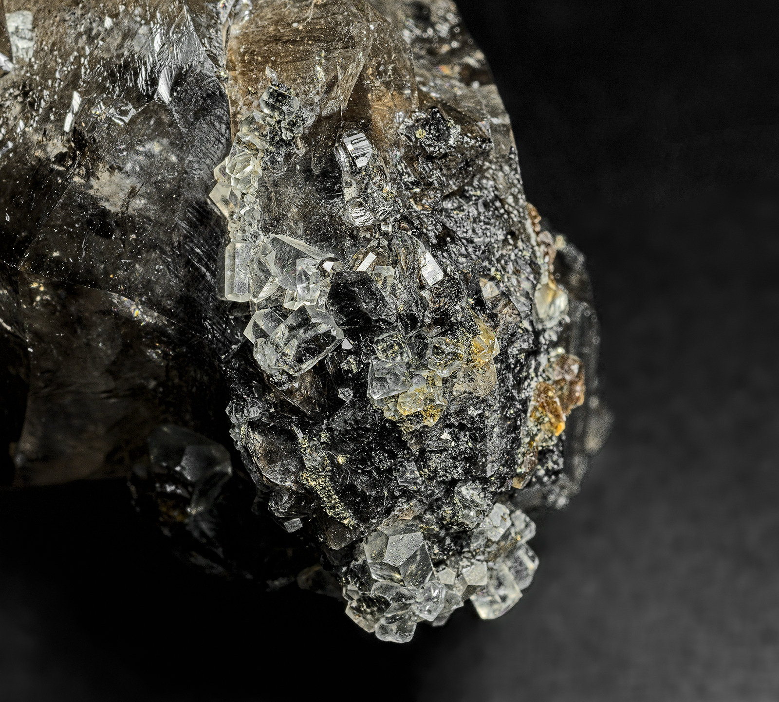 Quartz (variety smoky quartz), Calcite
(Autor: am mizunaka)