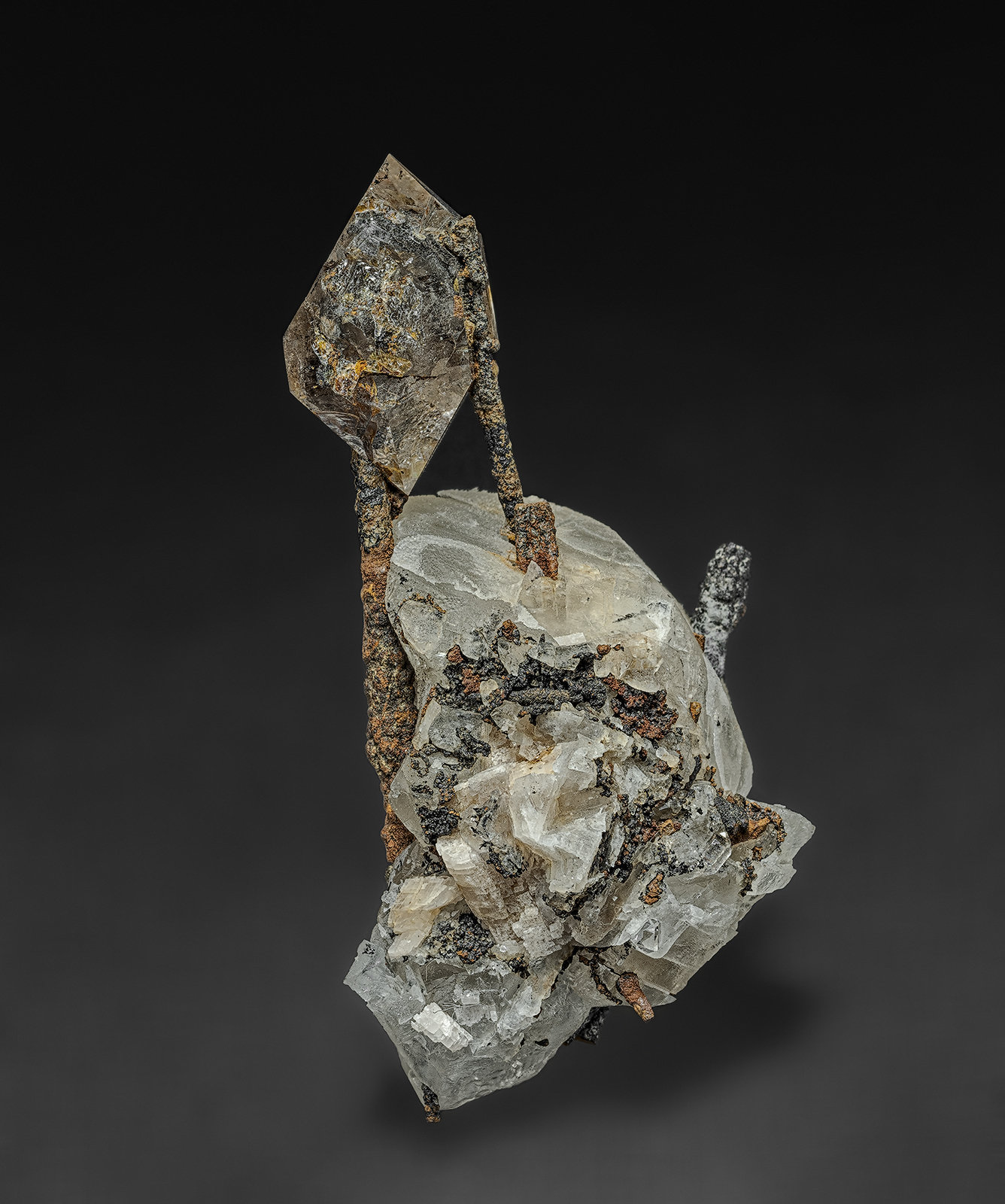 Quartz, Calcite, Marcasite
5.4 x 2.6 cm
(Autor: am mizunaka)