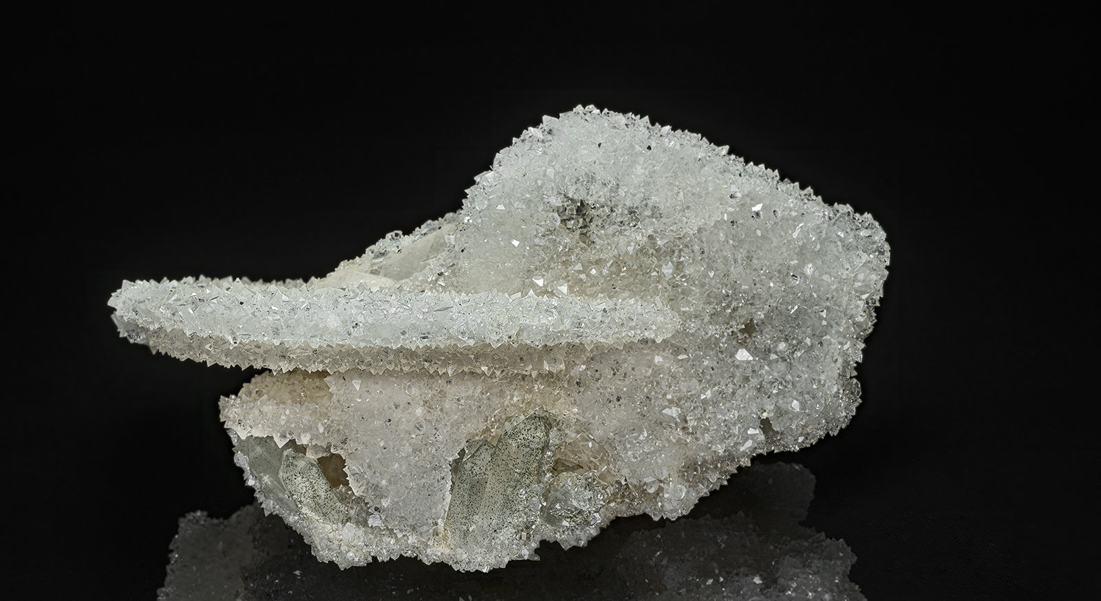 Quartz, Calcite
11.1 x 9.1 cm
(Autor: am mizunaka)
