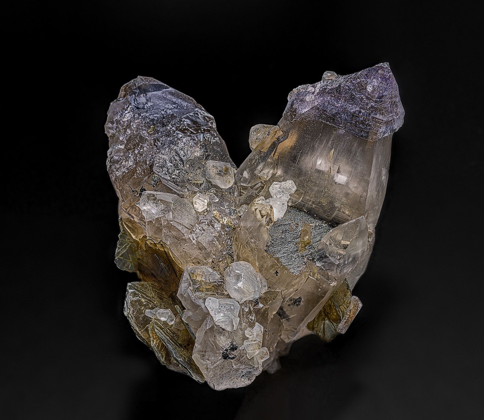 Quartz, Calcite, Muscovite, Pyrite
9.5 x 7.7 cm
(Autor: am mizunaka)