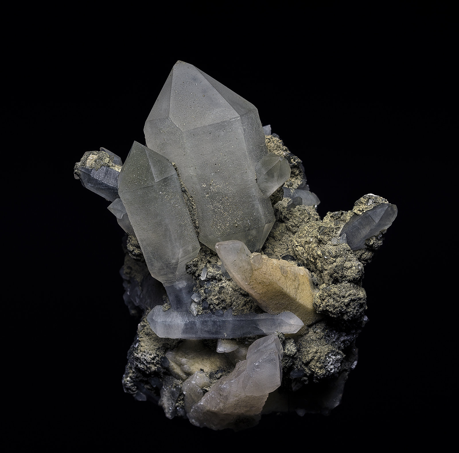 Quartz, Calcite
7.6 x 7.0 cm
(Autor: am mizunaka)