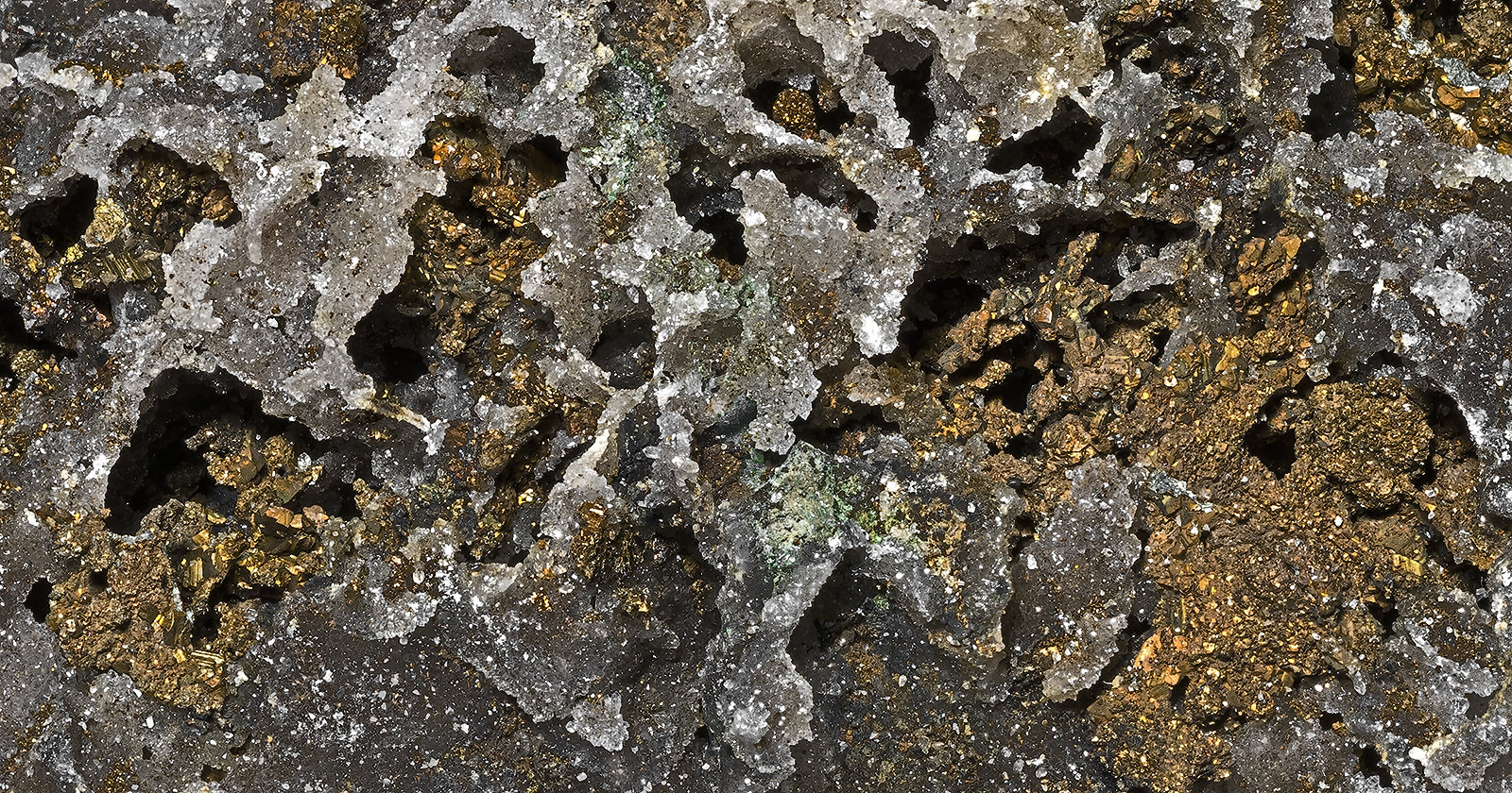 Quartz, Chalcopyrite
(Autor: am mizunaka)