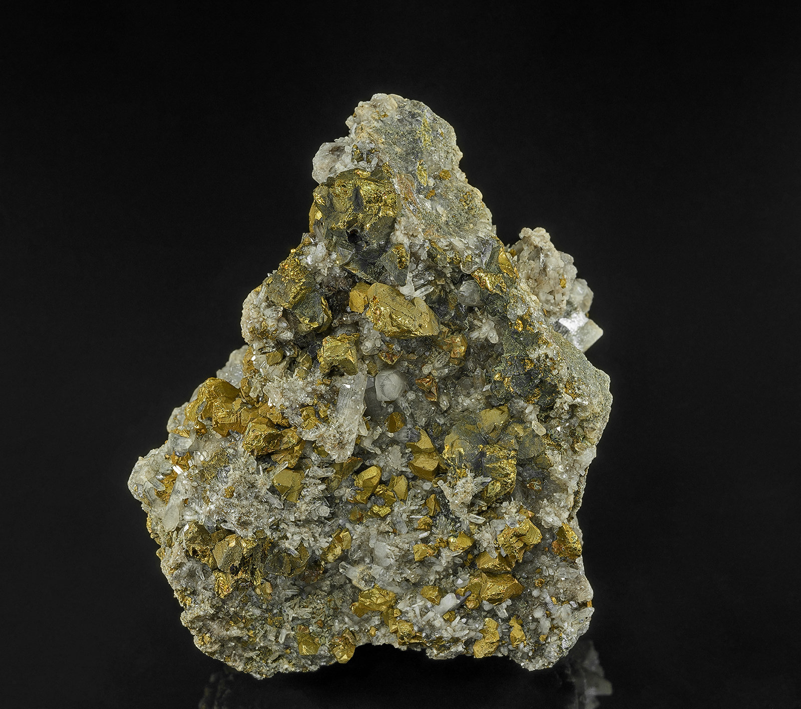 Chalcopyrite, Quartz
6.9 x 6.2 cm
(Autor: am mizunaka)