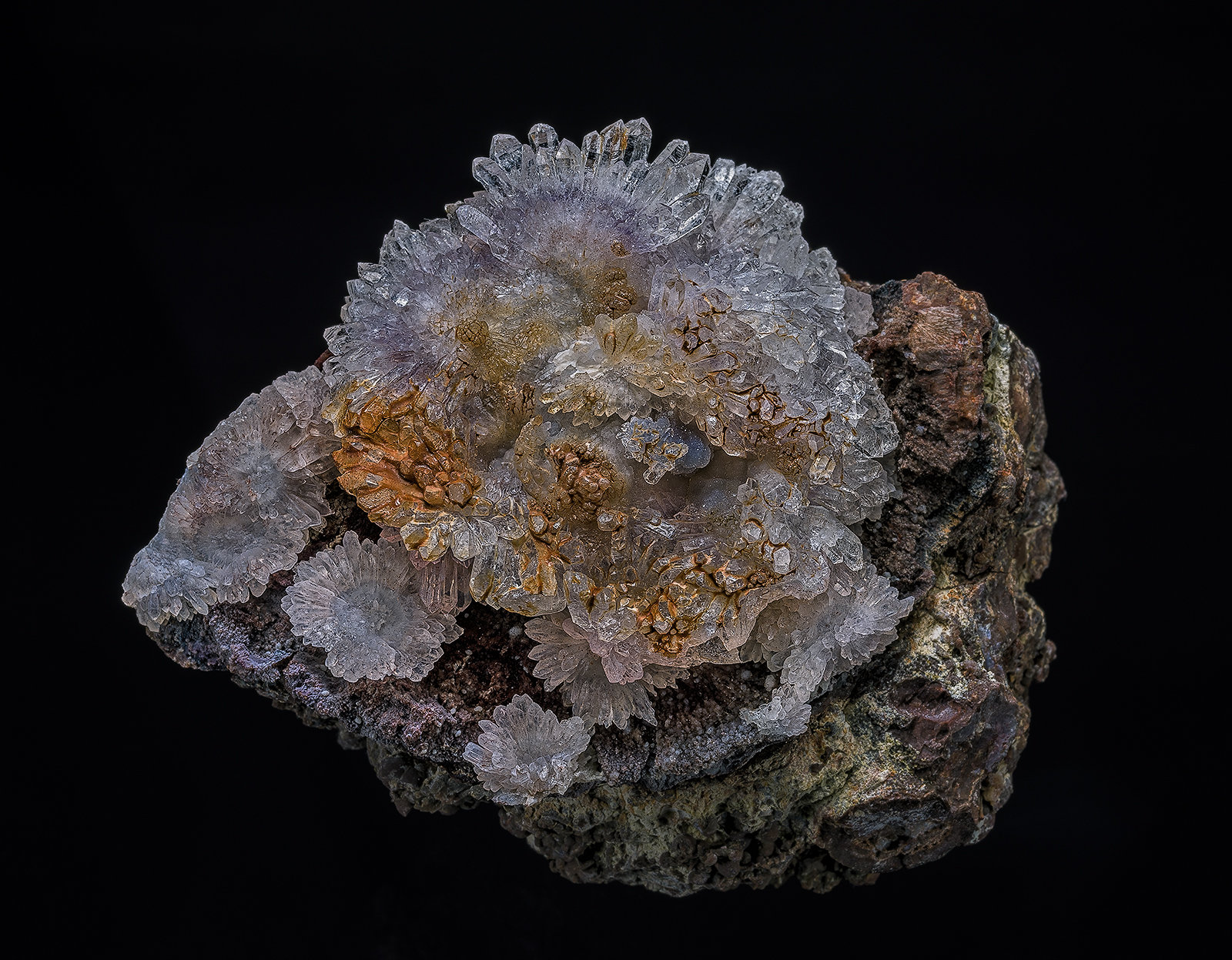 Quartz (variety amethyst), Quartz (variety chalcedony), Opal-AN
7.0 x 5.7 cm
(Autor: am mizunaka)