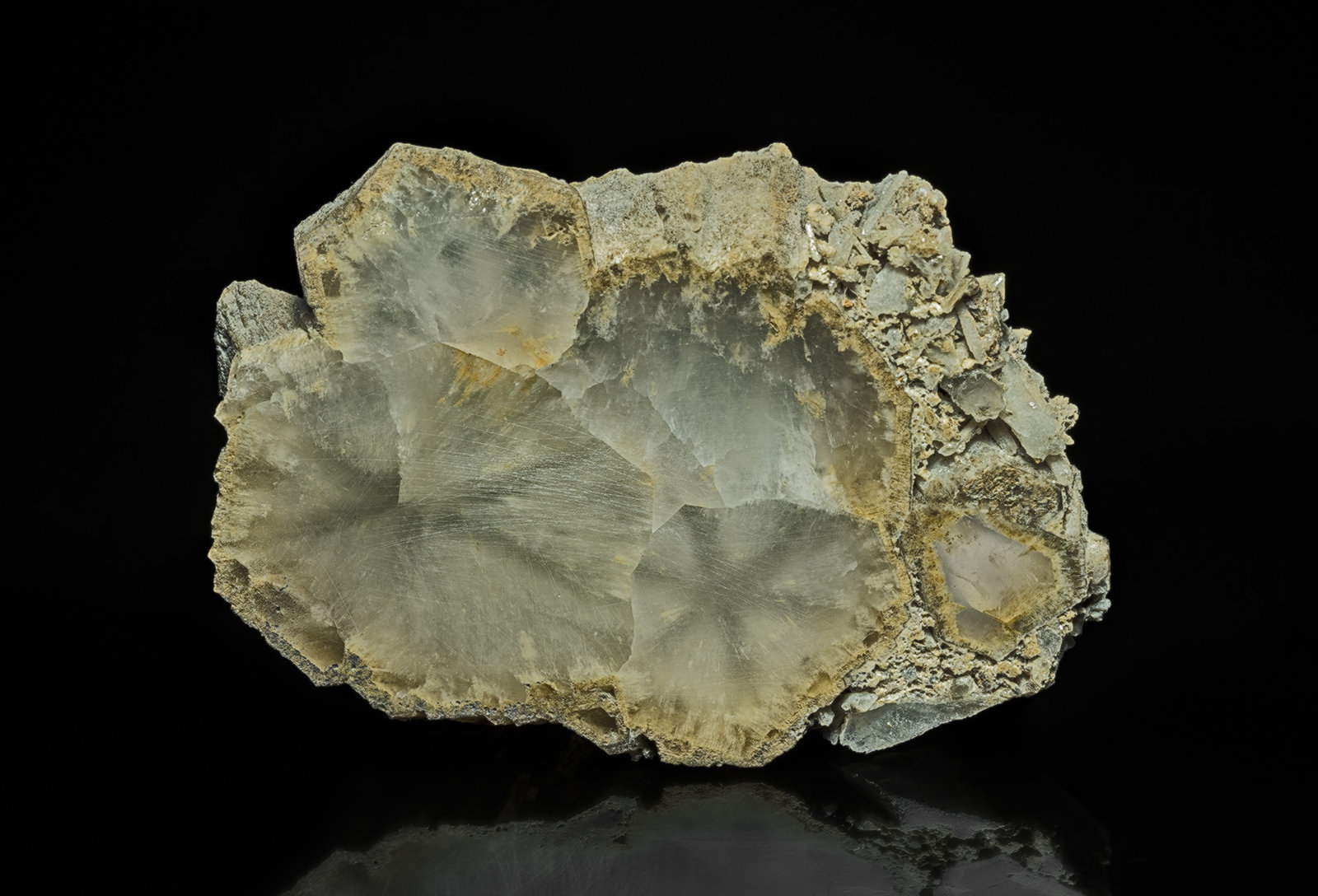 Quartz
6.4 x 4.4 x .7 cm
(Autor: am mizunaka)