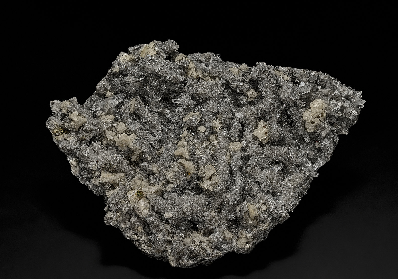 Quartz, Dolomite, Chalcopyrite
13.2 x 9.5 cm
(Autor: am mizunaka)