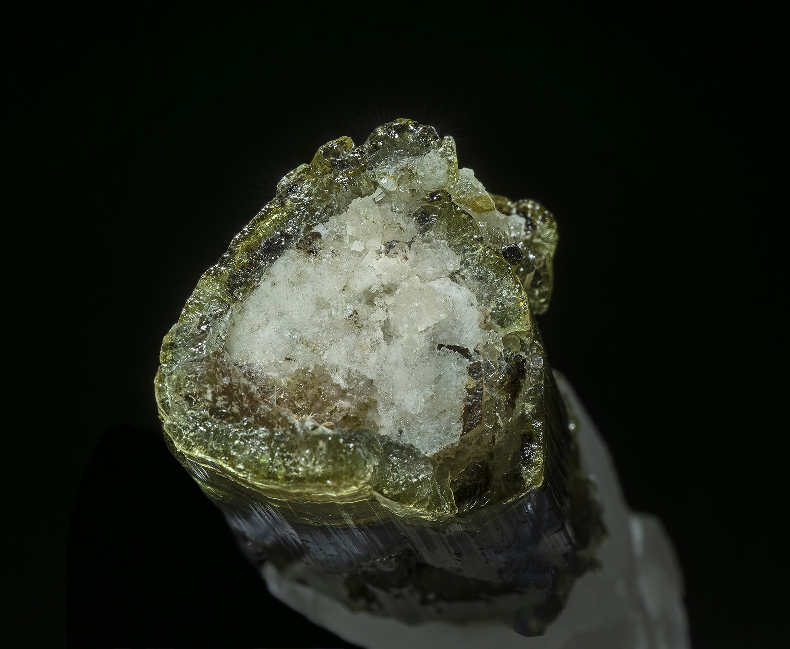 Quartz, Elbaite
(Autor: am mizunaka)