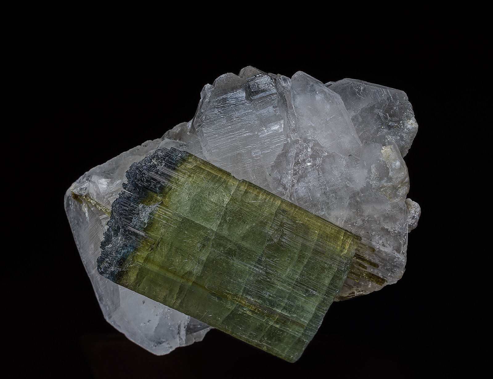 Elbaite, Quartz
7.2 x 5.8 cm
(Autor: am mizunaka)
