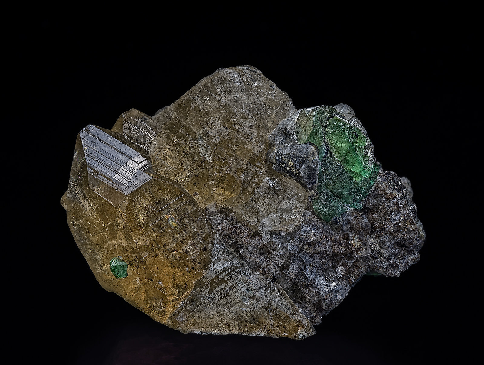 Quartz, Beryl (variety emerald)
3.3 x 3.3 x 1.6 cm
(Autor: am mizunaka)