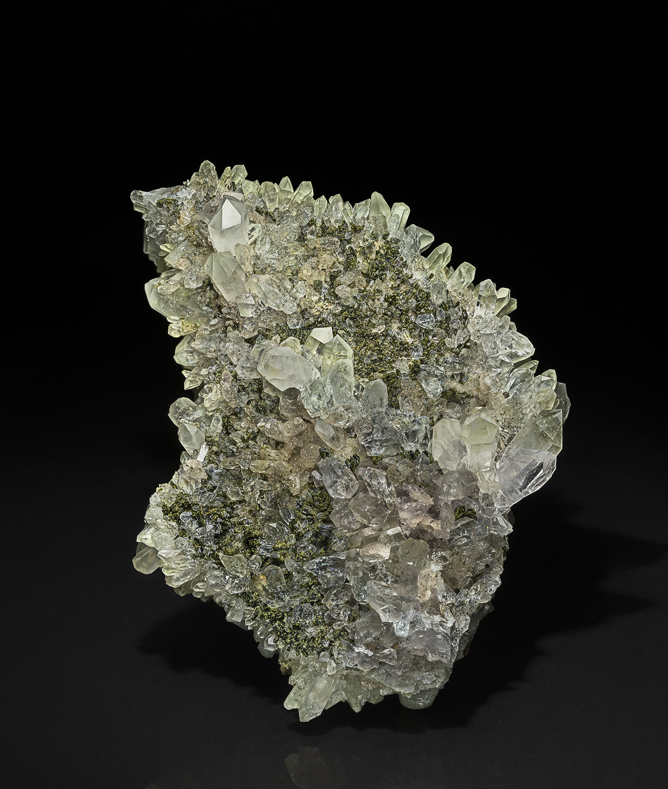 Quarz, Epidote
17.2 x 13.2 cm
(Autor: am mizunaka)