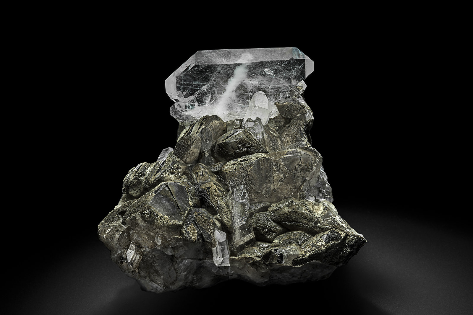 Quartz, Calcite
11.3 x 10.4 cm
(Autor: am mizunaka)