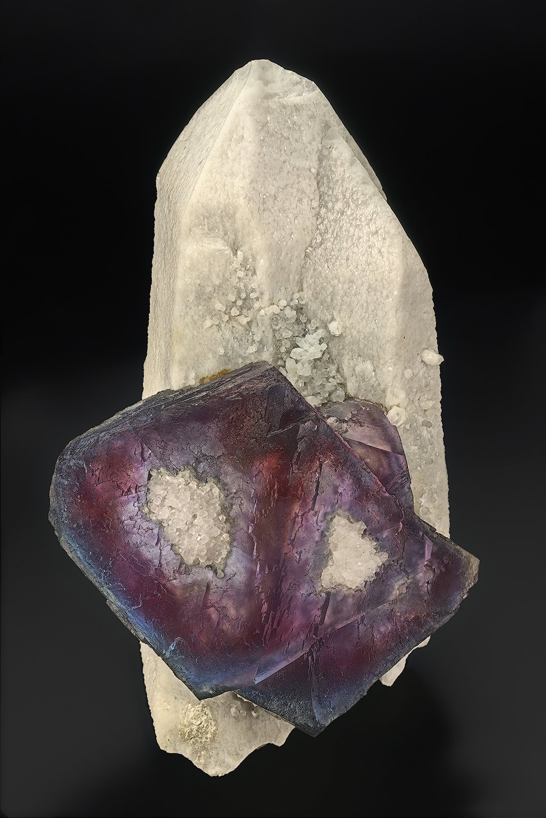 Fluorite, Quartz
17.8 x 9.8 cm
(Autor: am mizunaka)