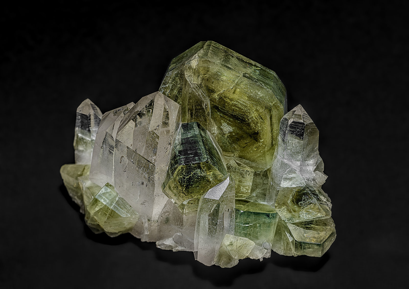 Fluorapatite, Quartz
6.9 x 3.8 cm
(Autor: am mizunaka)