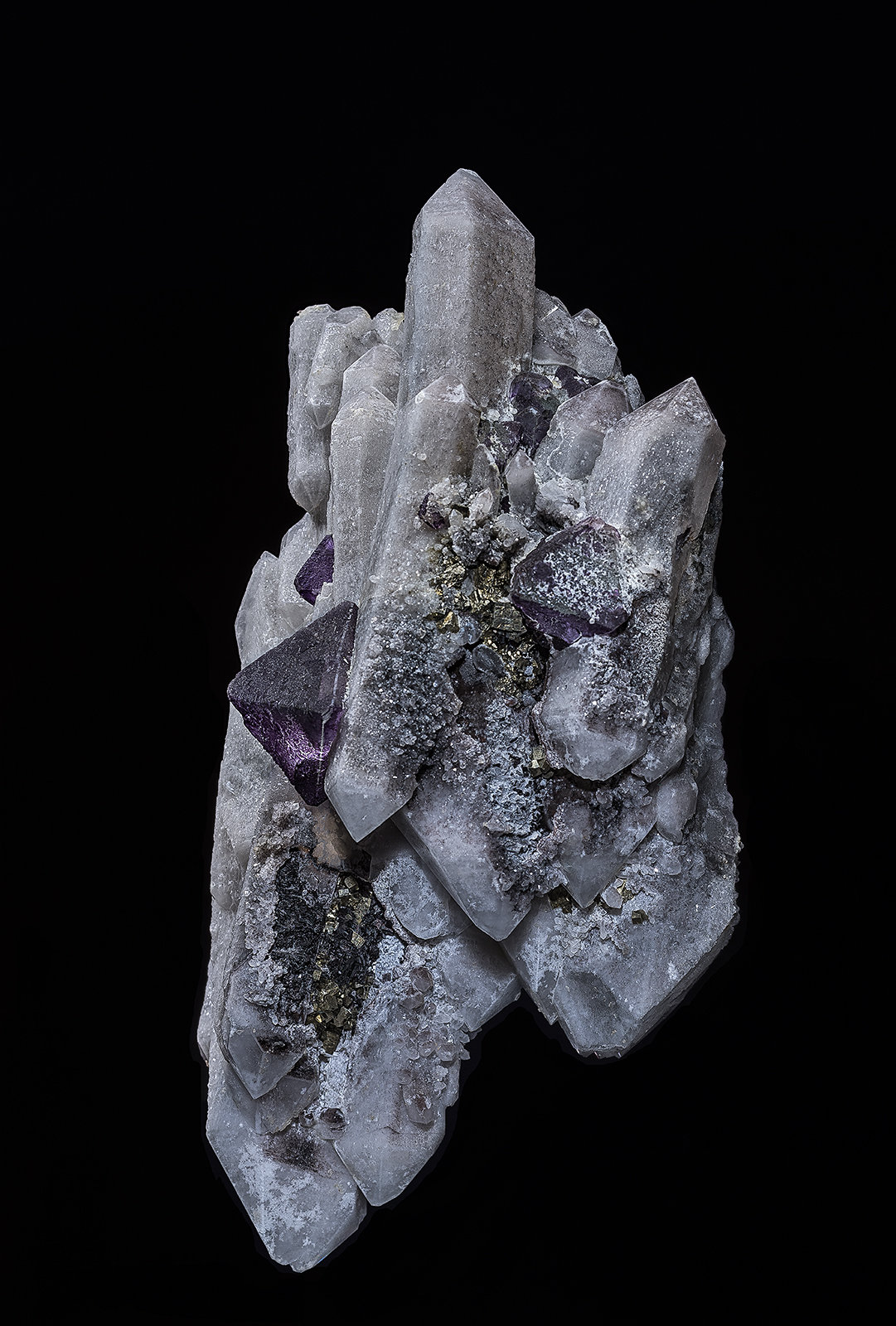 Quartz, Fluorite, Pyrite, Sphalerite
15.0 x 7.5 cm
(Autor: am mizunaka)