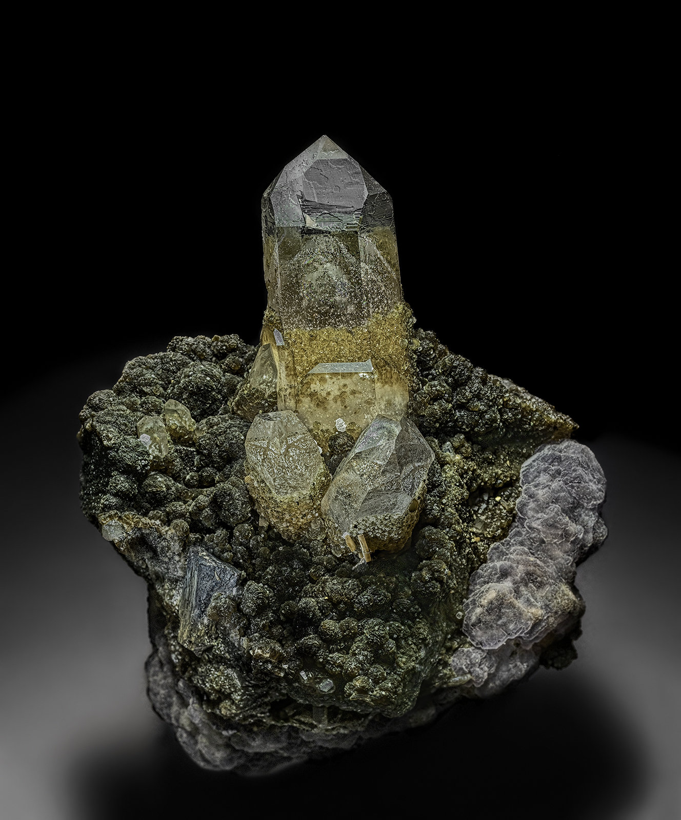 Quartz, Fluorite, Muscovite, Pyrite, Fluorapatite
10.0 x 11.0 cm
(Autor: am mizunaka)