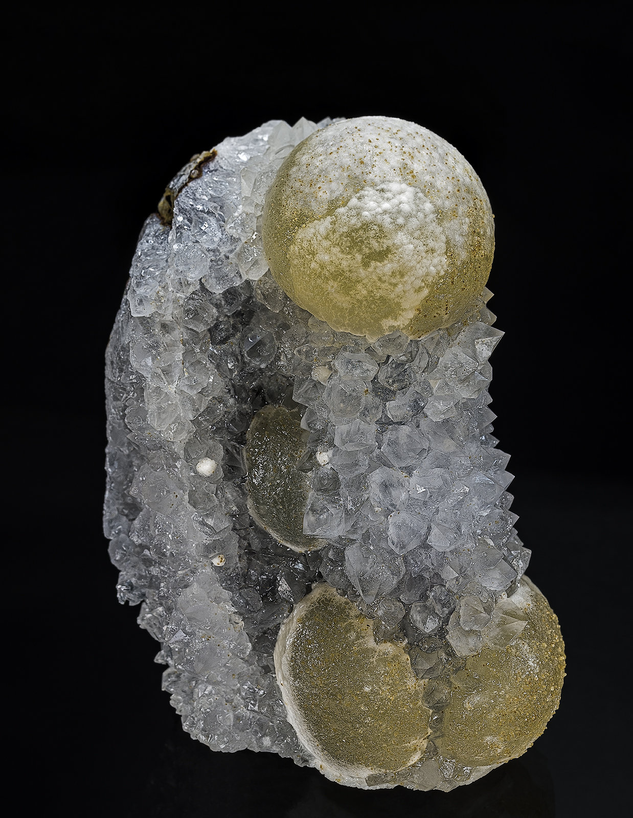 Fluorite, Quartz
7.9 x 4.9 cm
(Autor: am mizunaka)