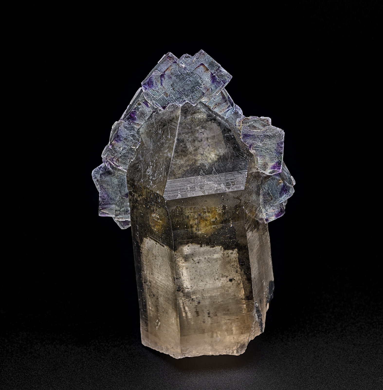 Quartz (variety smoky quartz), Fluorite
6.7 x 4.3 cm
(Autor: am mizunaka)
