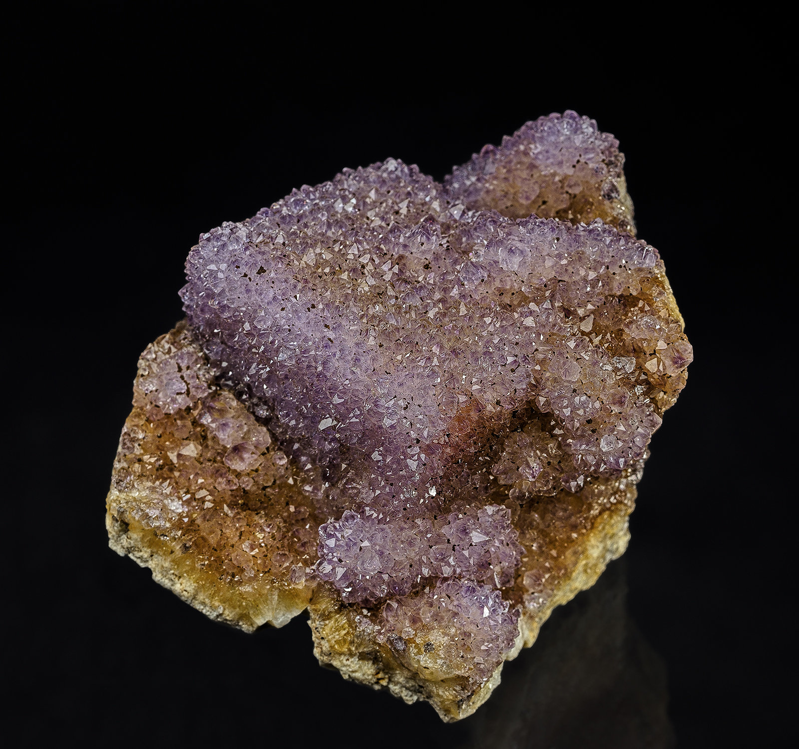 Quartz (variety amethyst)
6.2 x 4.9 cm
(Autor: am mizunaka)