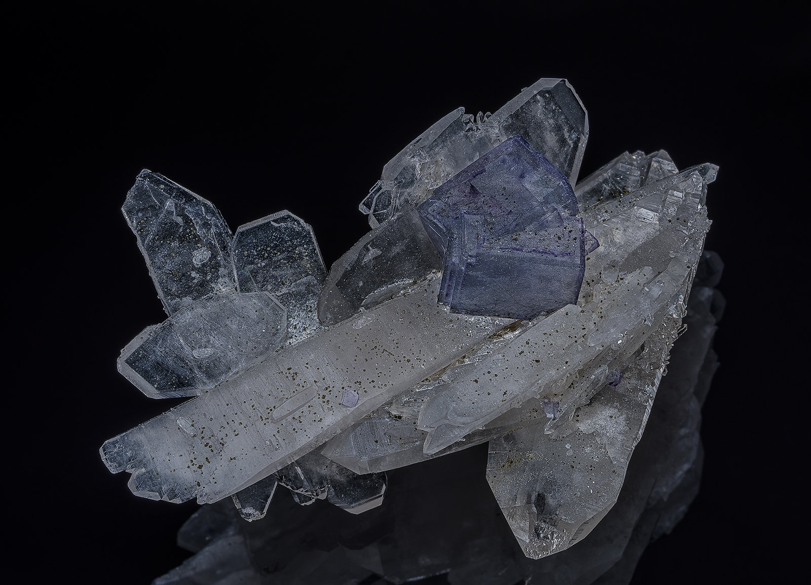 Quartz, Fluorite
6.7 x 4.4 cm
(Autor: am mizunaka)