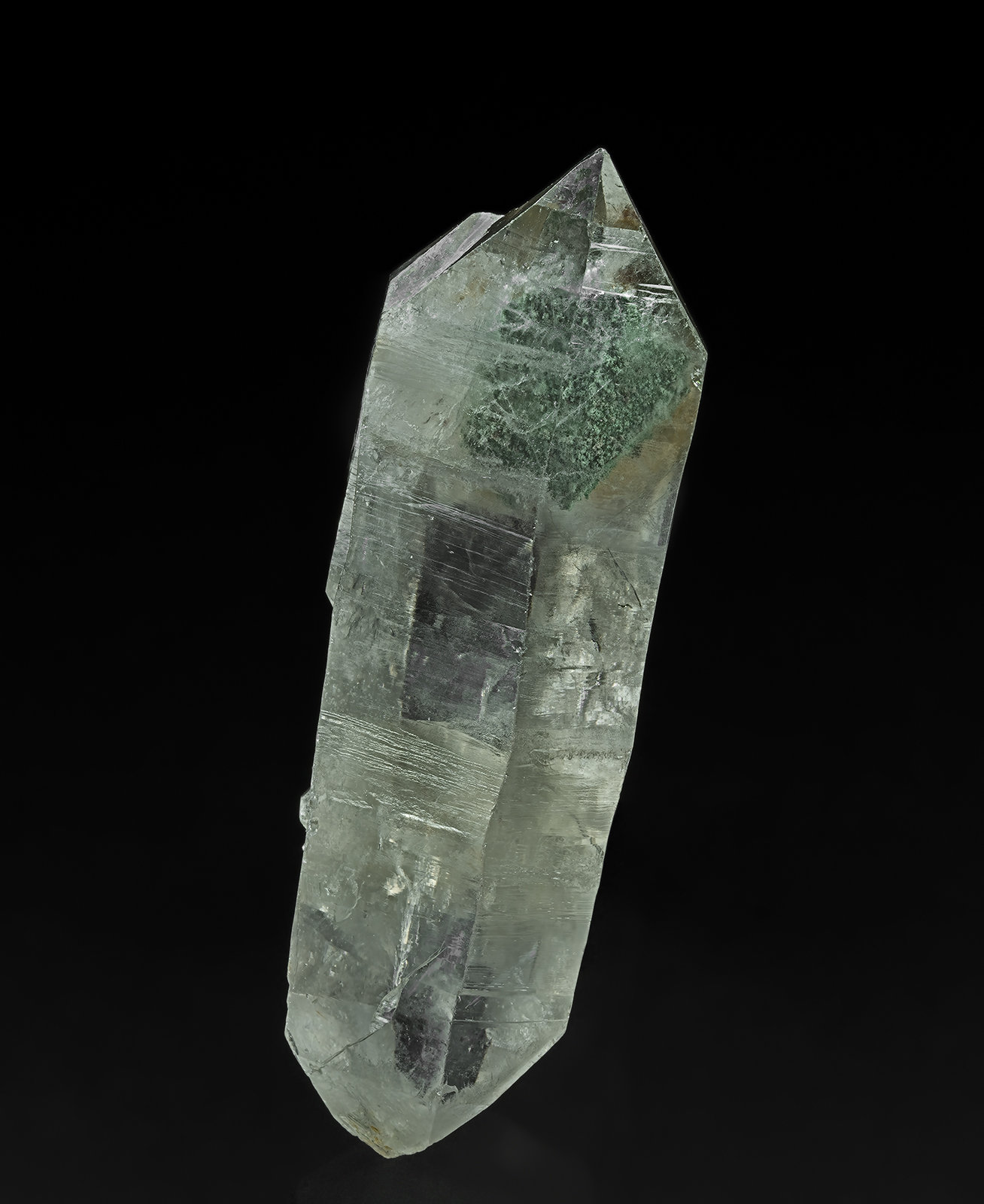 Quartz, Muscovite (variety fuchsite)
6.9 x 2.3 cm
(Autor: am mizunaka)
